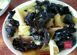 黄瓜炒木耳的做法图解2