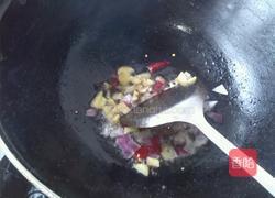 土豆胡萝卜烧肉的做法图解2