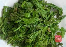 拌花椒芽。的做法图解5