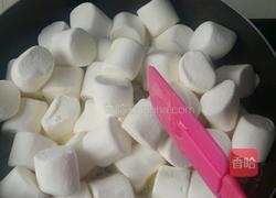 蔓越莓花生牛轧糖的做法图解3