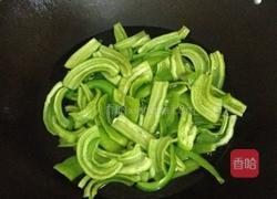 五花腩肉炒青椒的做法图解3