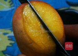 芒果切法的做法图解2