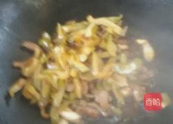 榨菜丝炒米饭，的做法图解3