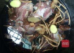 茶树菇排骨汤的做法图解2