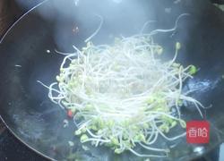 豆芽炒锦粉的做法图解1