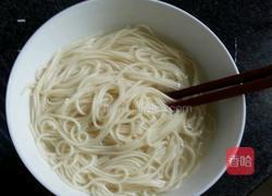 西红柿火腿肉丁面的做法图解2