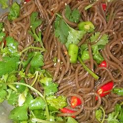 凉拌蕨根粉的做法[图]