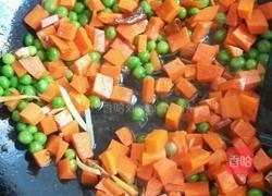 豌豆粒炒胡萝卜的做法图解5