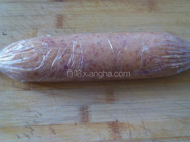 卷起后就是这样的了，接着把后面的肉照样做完