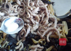 黄花菜木耳炒肉的做法图解10