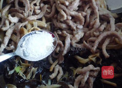 黄花菜木耳炒肉的做法图解11