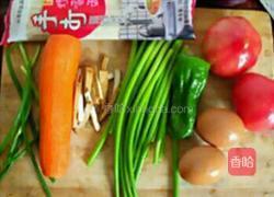 茄汁煎蛋面的做法图解1