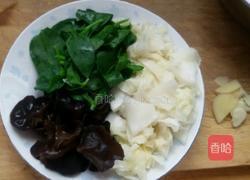 扒木耳白菜的做法图解1