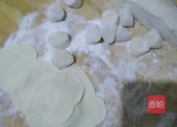 茄子香菜猪肉饺子的做法图解1