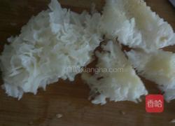 冰糖银耳炖雪梨的做法图解2