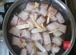 五花肉煲补药的做法图解3