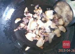 腊肉炒辣椒蒜苗 的做法图解3