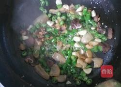 腊肉炒辣椒蒜苗 的做法图解4