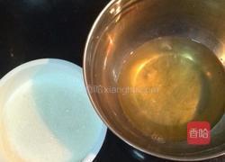 红丝绒草莓慕斯蛋糕的做法图解3