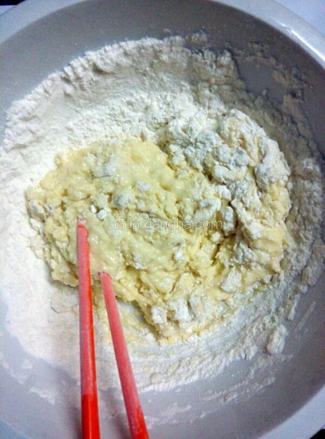 加入低粉，搅拌；