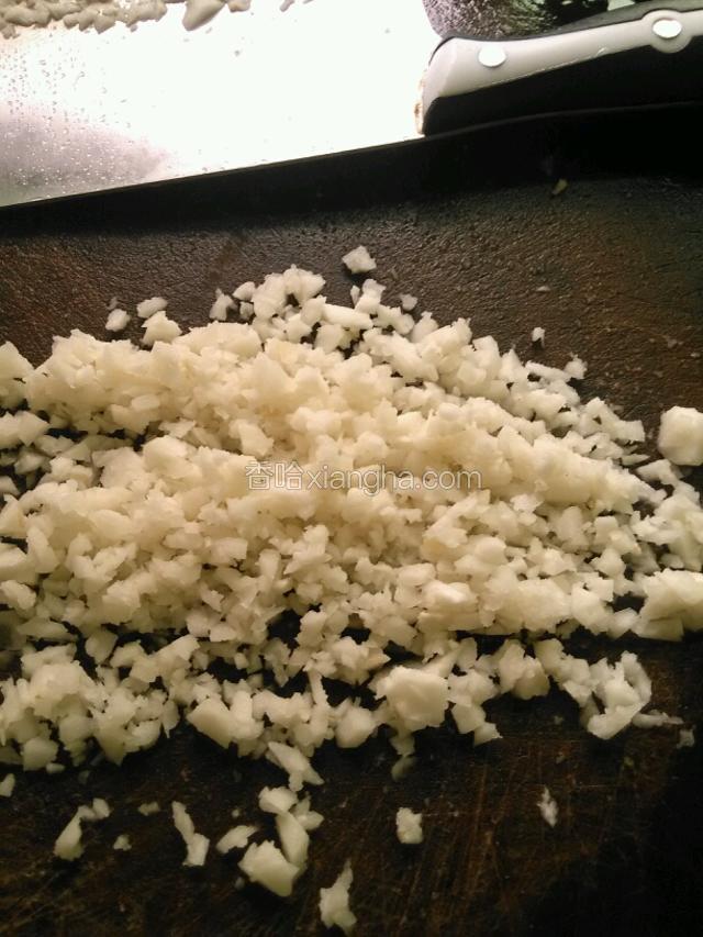 马蹄去皮切碎
