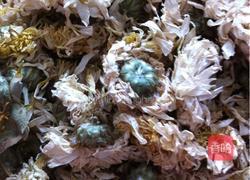 菊花枸杞茶的做法图解1