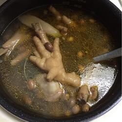 养颜鸡脚汤的做法[图]