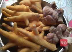 养颜鸡脚汤的做法图解2