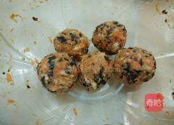 红萝卜木耳酸甜猪肉丸子的做法图解6
