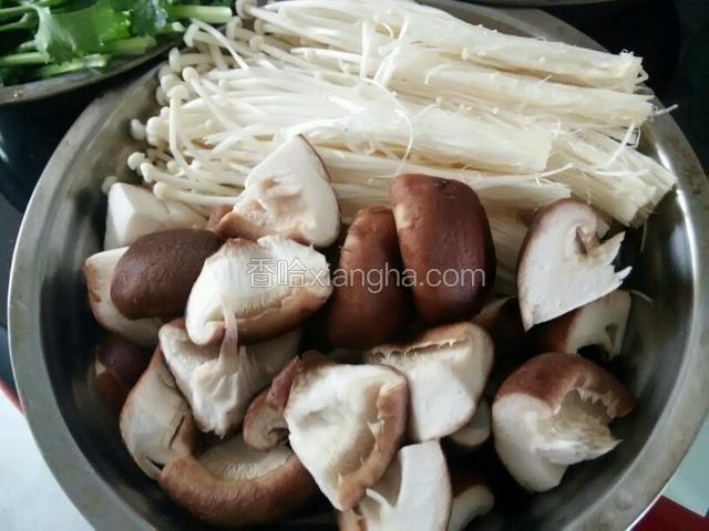 焖鸡肉的这段时间可以去准备自己爱吃的菜菜
