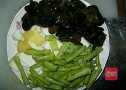 西瓜子炒黑木耳的做法图解1