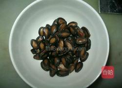 西瓜子炒黑木耳的做法图解2