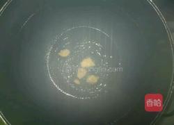 西瓜子炒黑木耳的做法图解3