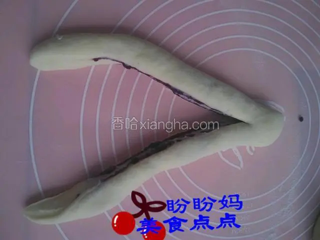 中间劈开。头部连接