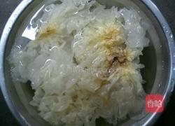 银耳鹌鹑蛋米粥的做法图解1