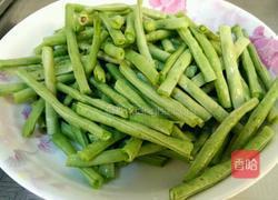 豆角焖面的做法图解1