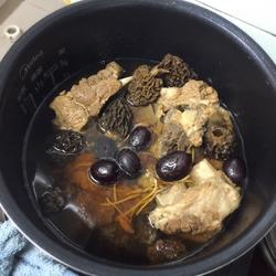 羊肚菌虫草花汤的做法[图]