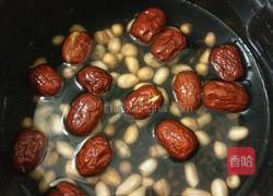 黑豆花生丰胸糖水的做法图解3
