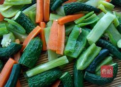 油焖咸菜的做法图解1