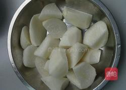 白萝卜黄花菜炖排骨的做法图解3