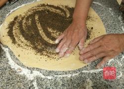 香甜芝麻卷的做法图解3