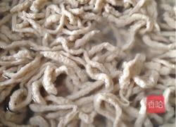 青椒面筋丝的做法图解2