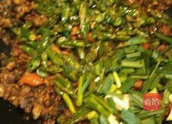 炝炒巴骨肉的做法图解5