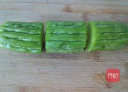 酸酸甜甜的苦瓜的做法图解2