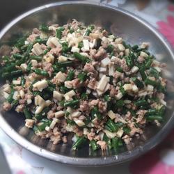 肉碎鸡髀菇炒豆角的做法[图]