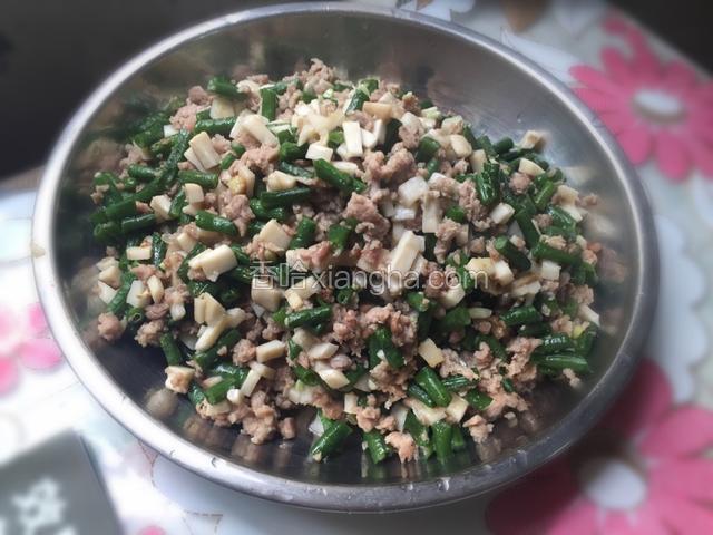 肉碎鸡髀菇炒豆角