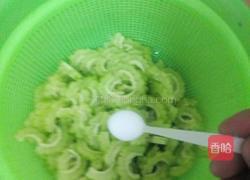 什锦翠色苦瓜的做法图解2