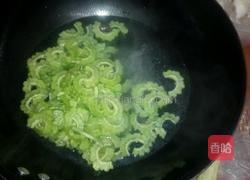 什锦翠色苦瓜的做法图解3