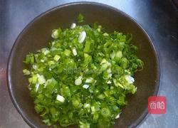 发面葱花软饼的做法图解4