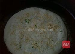 发面葱花软饼的做法图解9